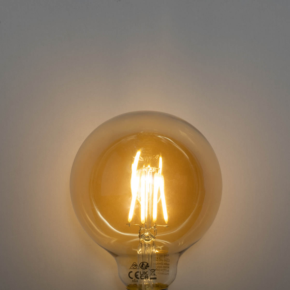 LUEDD E27 3-staps dimbaar LED lamp goud G95 4W 450 lm 2700K
