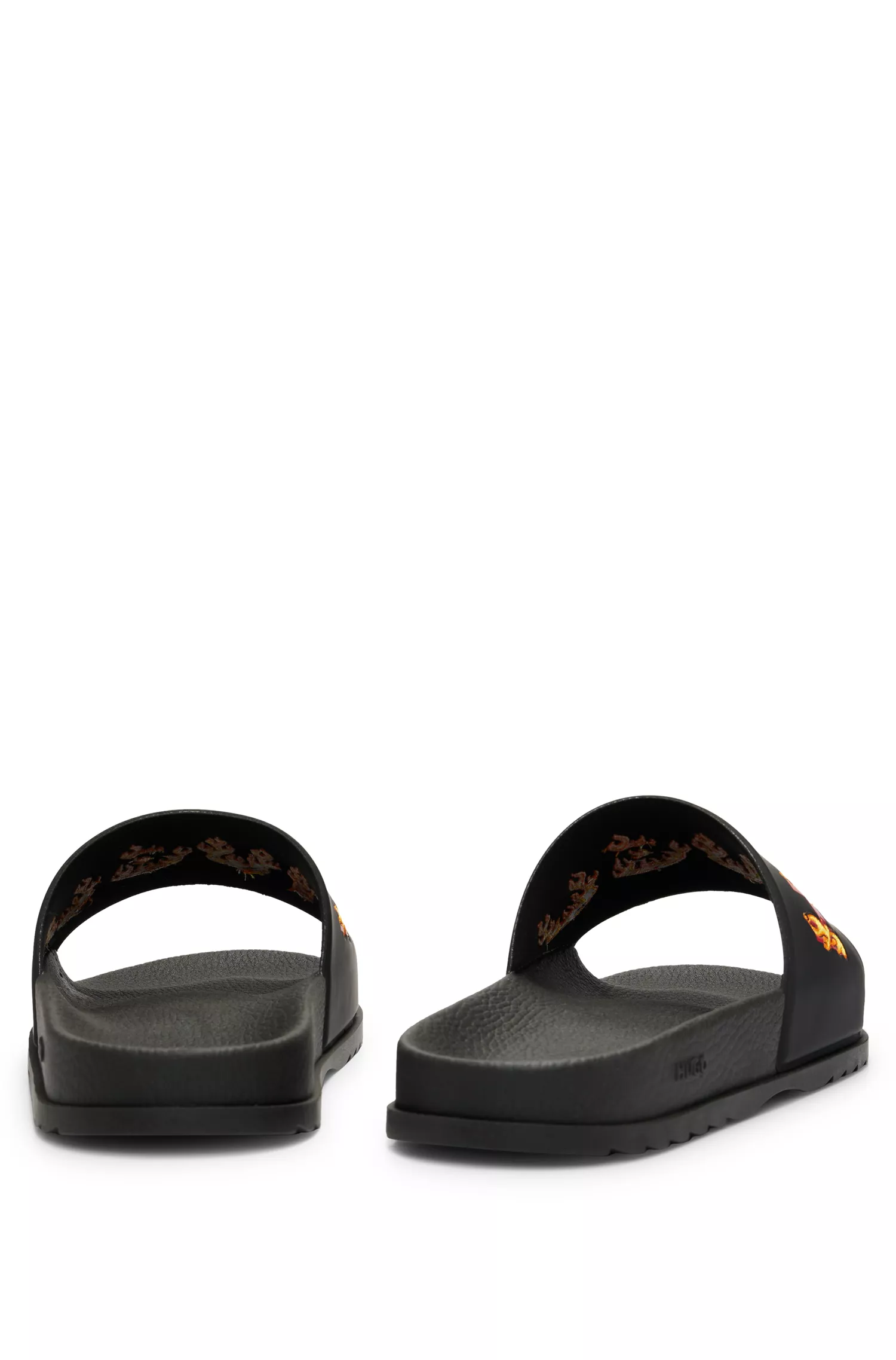 Chinelo HUGO vermelho com logotipo de chama bordado