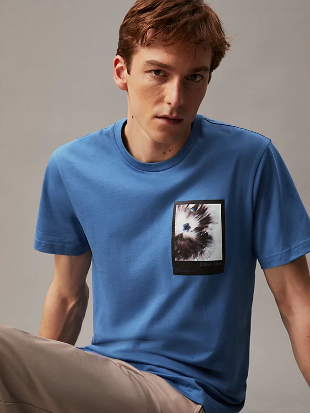 Camiseta com estampa floral