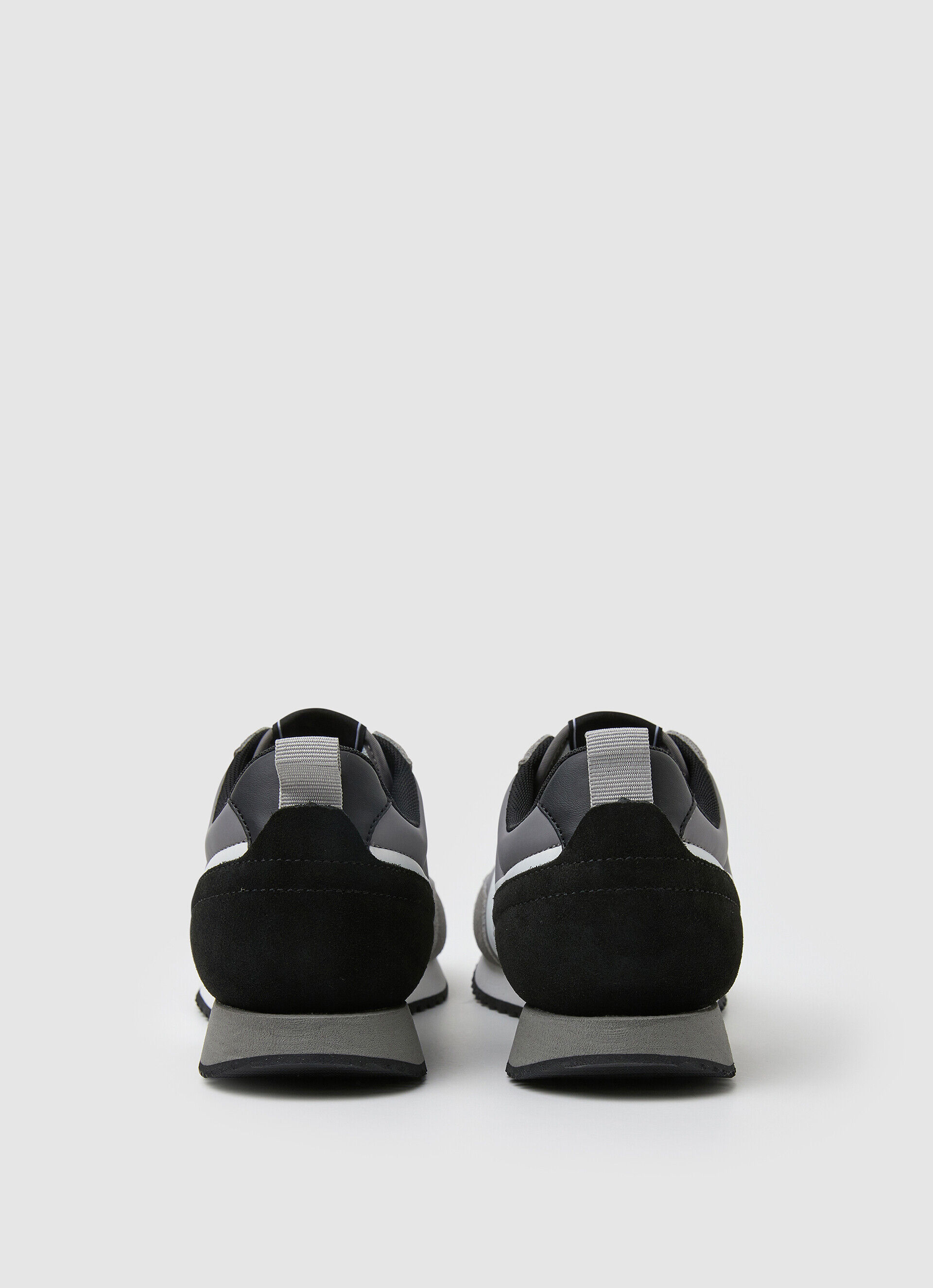 Sapatos combinados para transferência turística - cinza