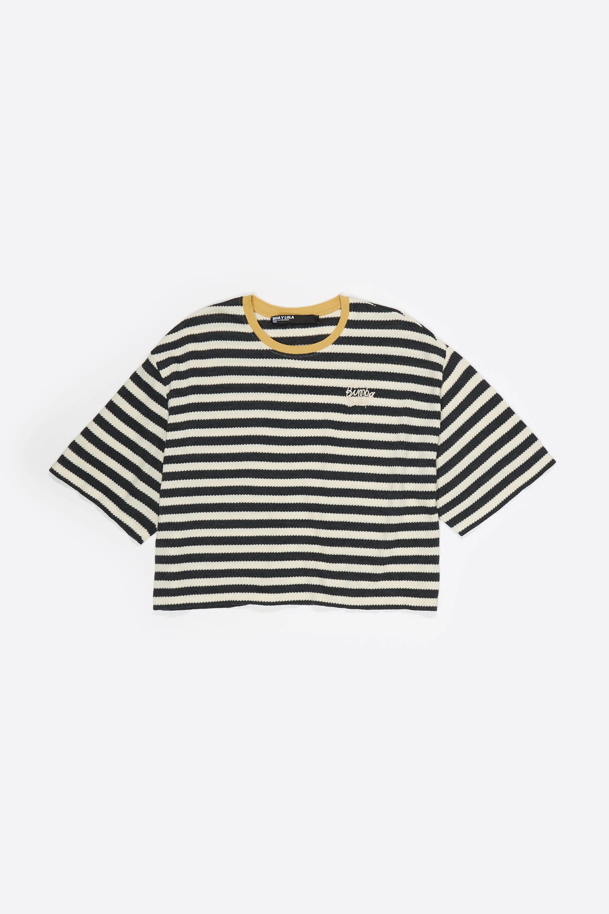 Camiseta preta listrada de algodão com modelagem quadrada