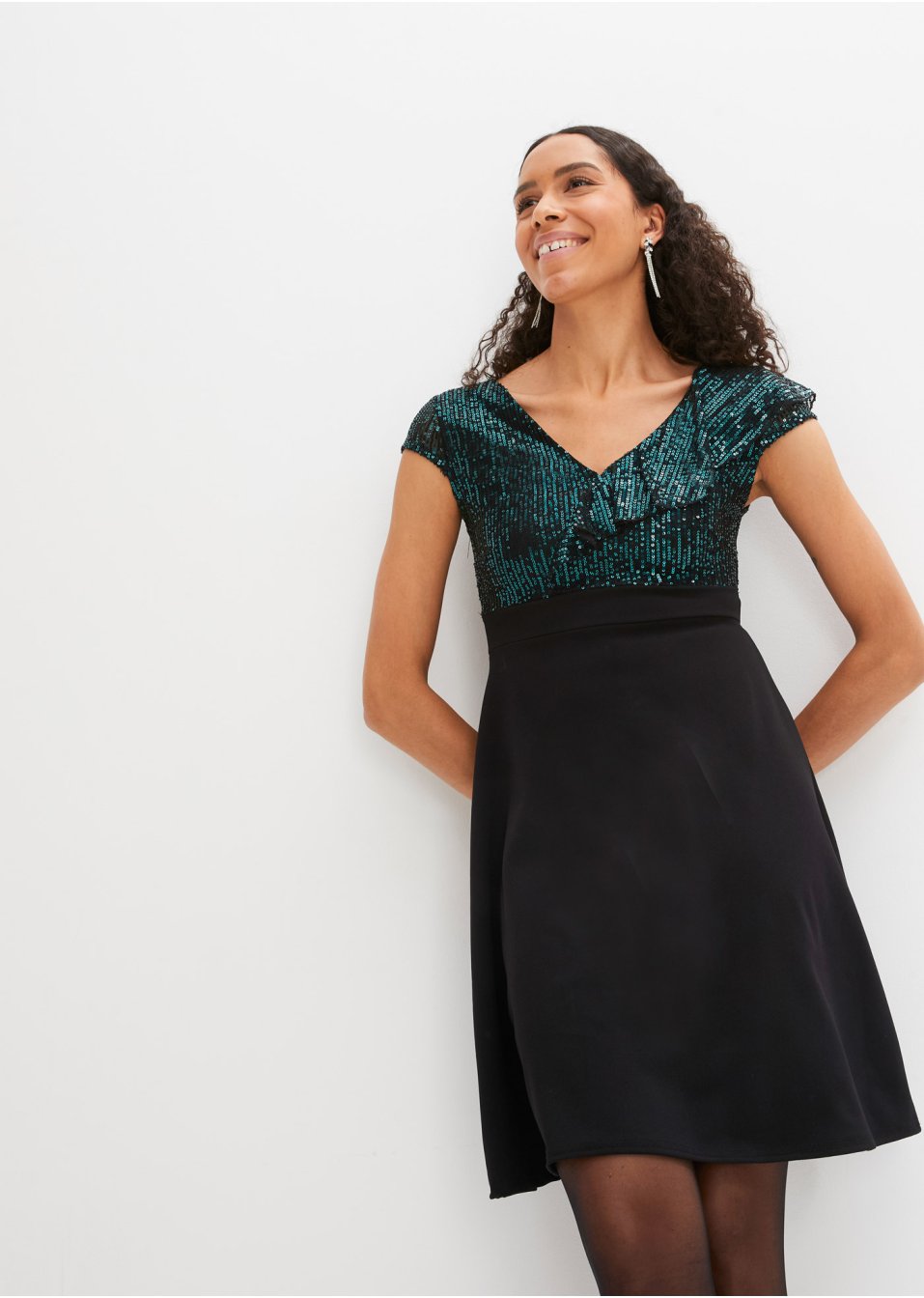 Robe avec empiècement sequins