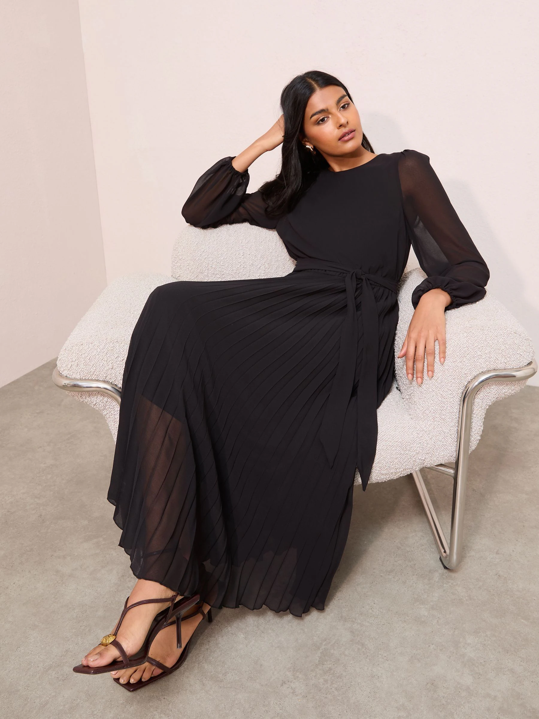 Zwart - Friends Like These geplooide midi-jurk van chiffon met fladdermouwen