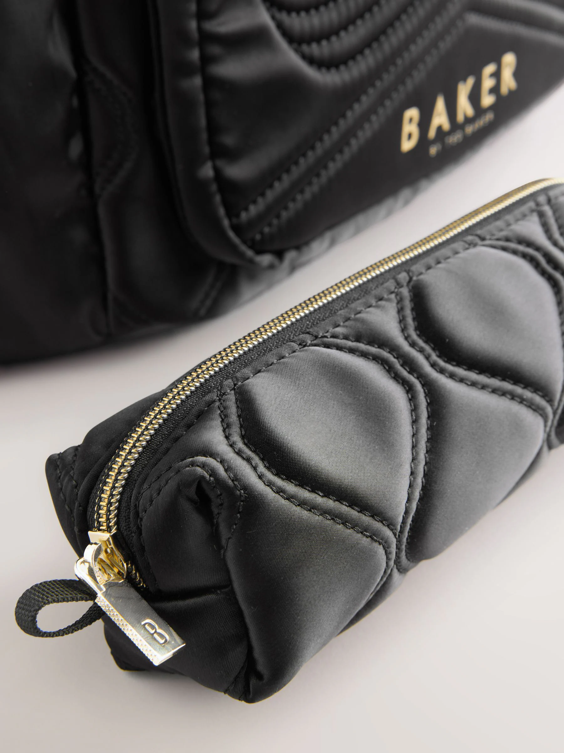 Baker by Ted Baker gewatteerde zwarte rugzak met strik en etui voor meisjes, voor de Back to School collectie