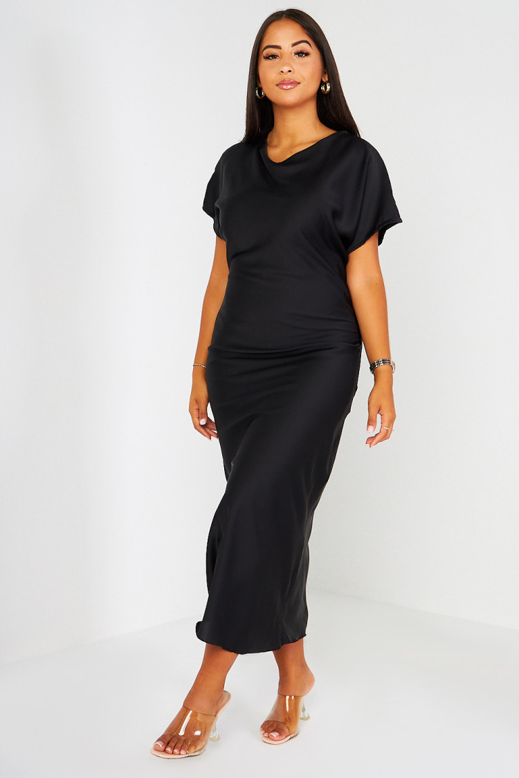 Robe noire longue satinée
