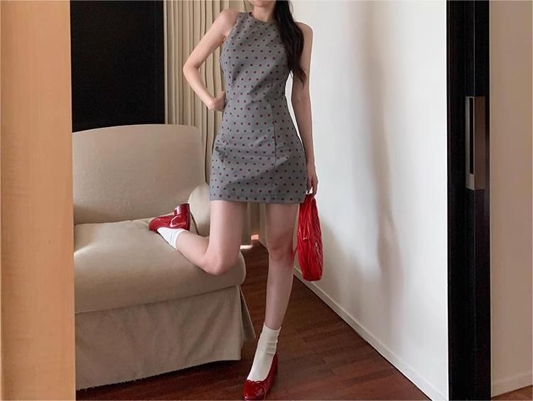 Horrysonie - Mouwloze ronde hals mini-jurk met stippen