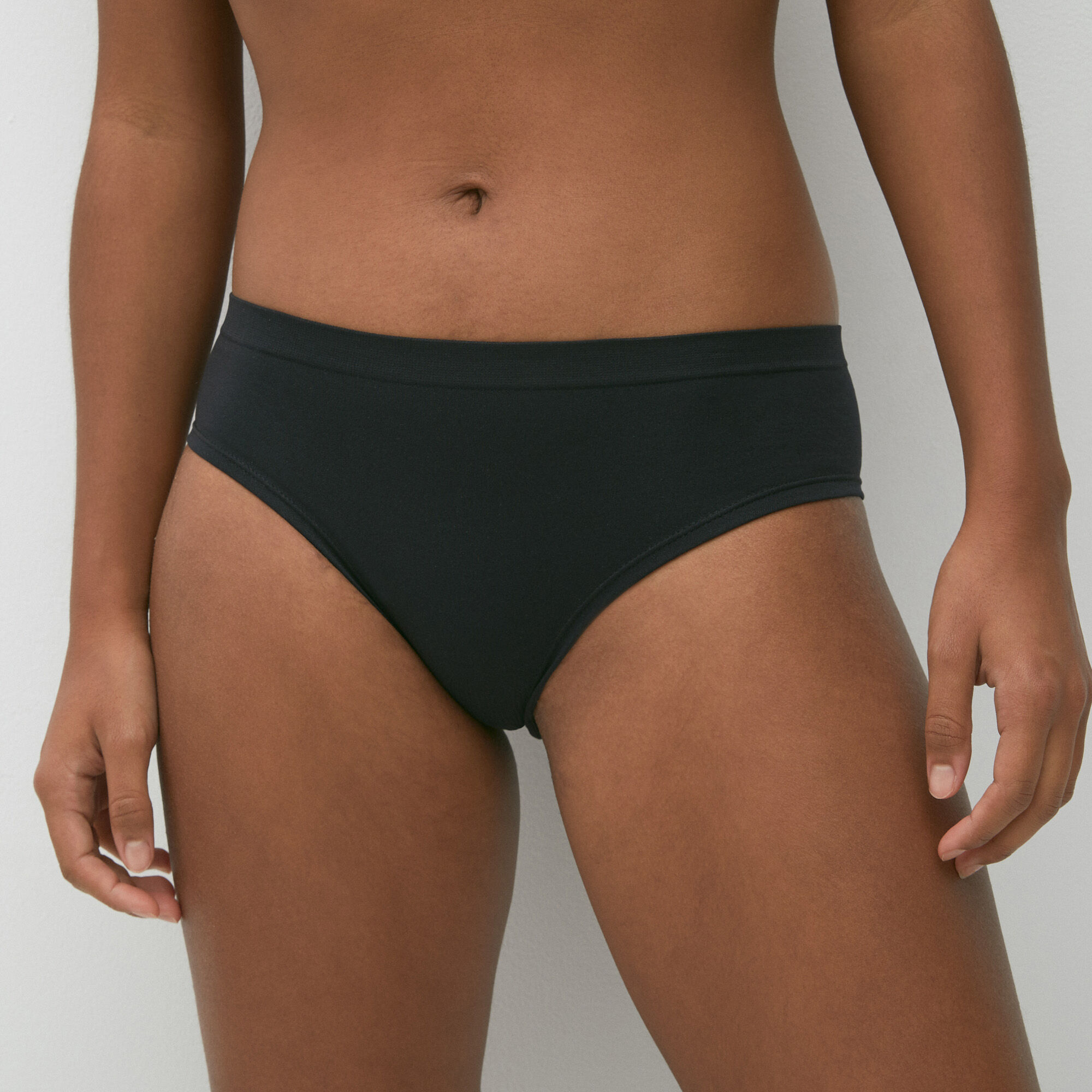 Shorty seamless
