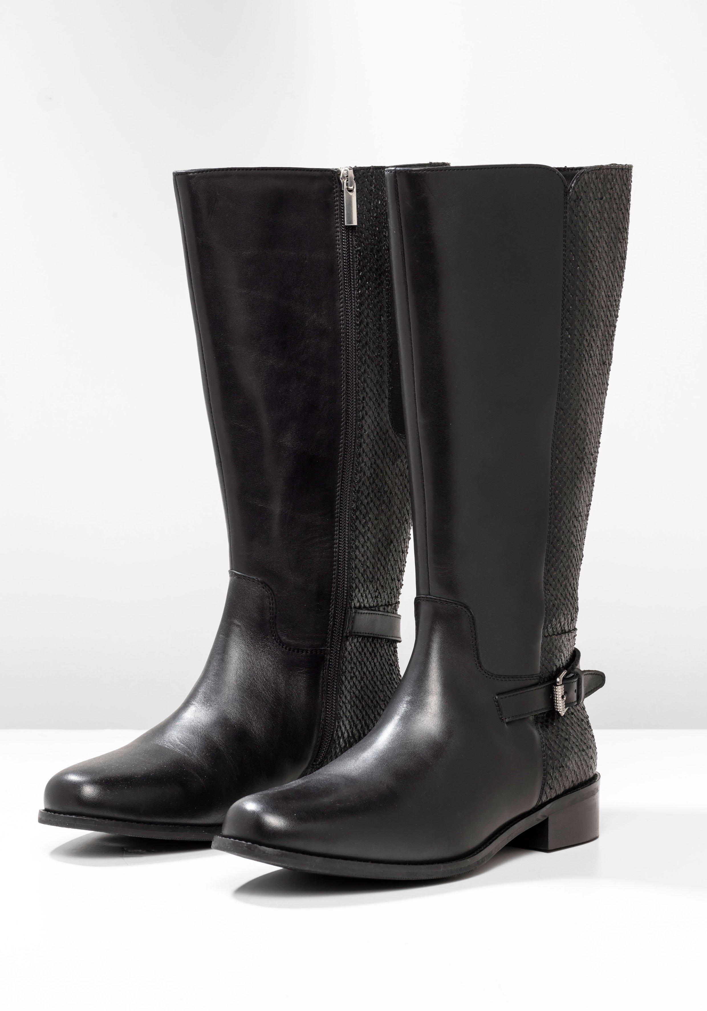 Weitschaftstiefel aus Leder, mit Schnallenbändern