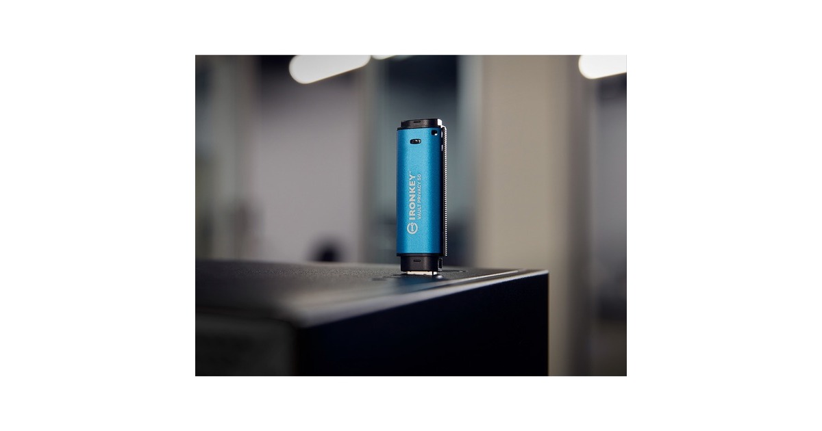 KingstonIronKey Vault Privacy 50 64 GB usb-stick  (Lichtblauw/zwart, USB-A 3.2 Gen 1 (5 Gbit/s))