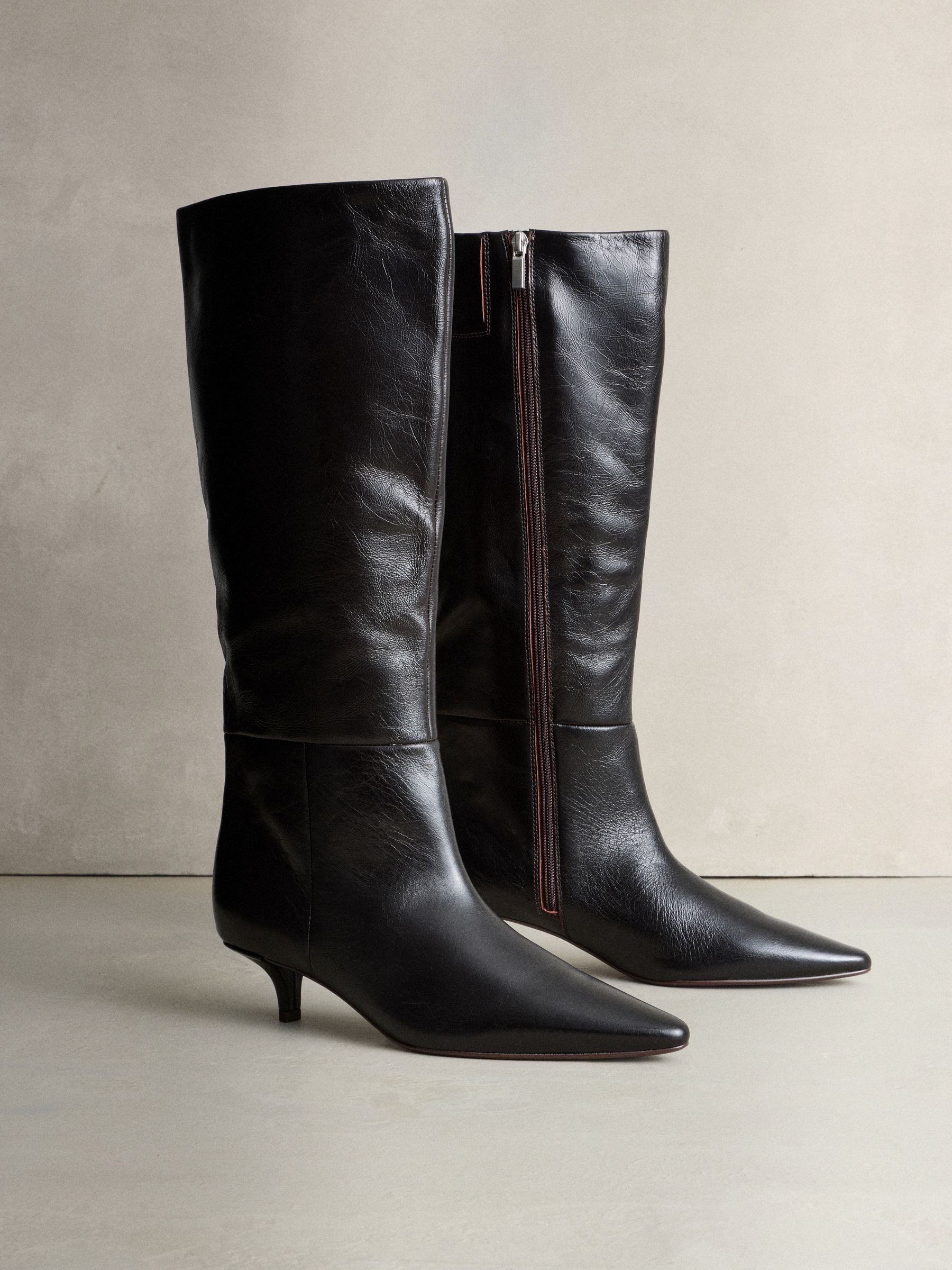 Chocoladebruin - Crinkle Effect Leather Signature Underset Heel Knee High Boots