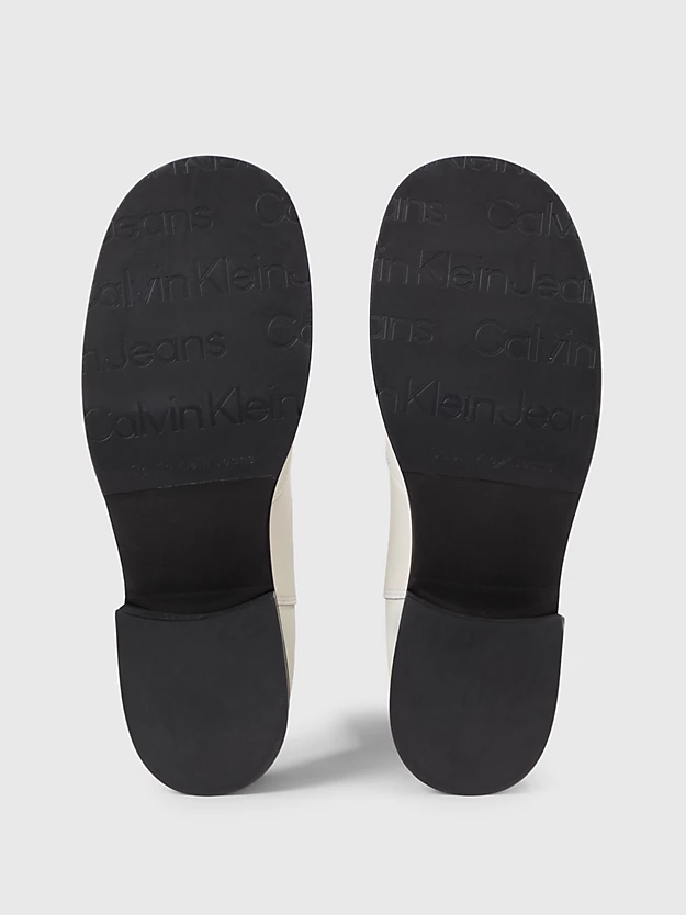 botas de couro até o tornozelo