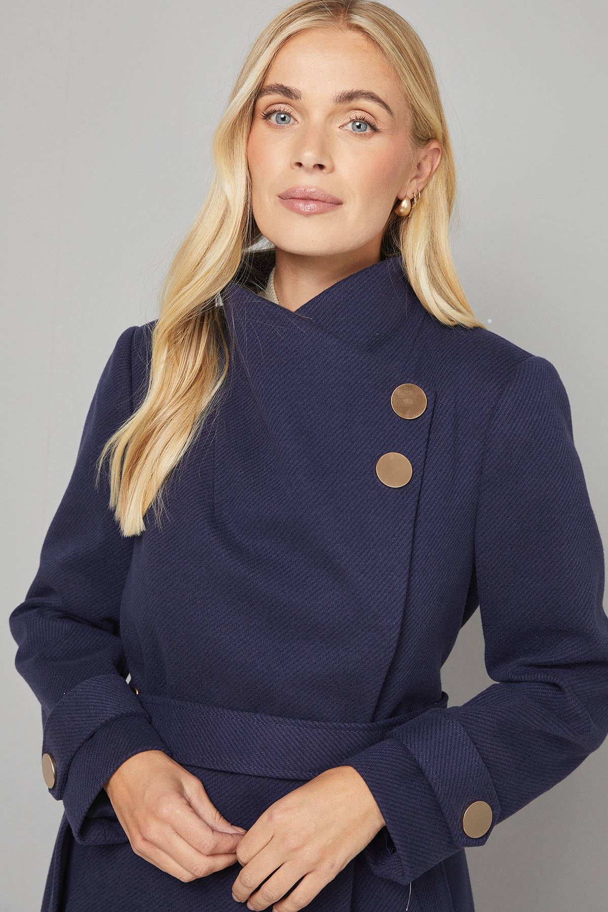 Wallis Manteau Petite à Col Montant avec Ceinture Nouée