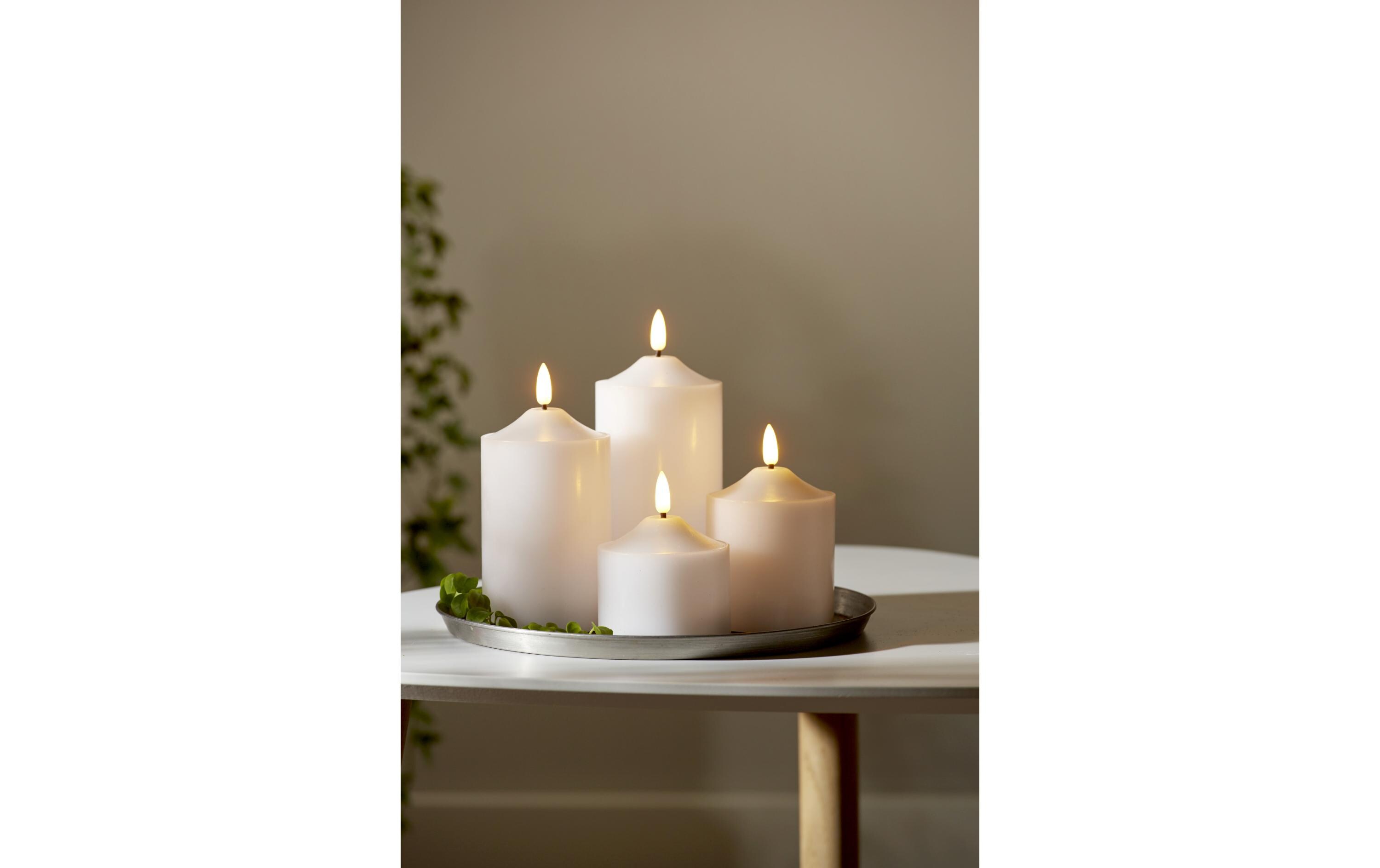 LED-Kerze Pillar Flamme Ø 7.5 x 12 cm, WeissKerze aus Echtwachs mit LED Leuchte