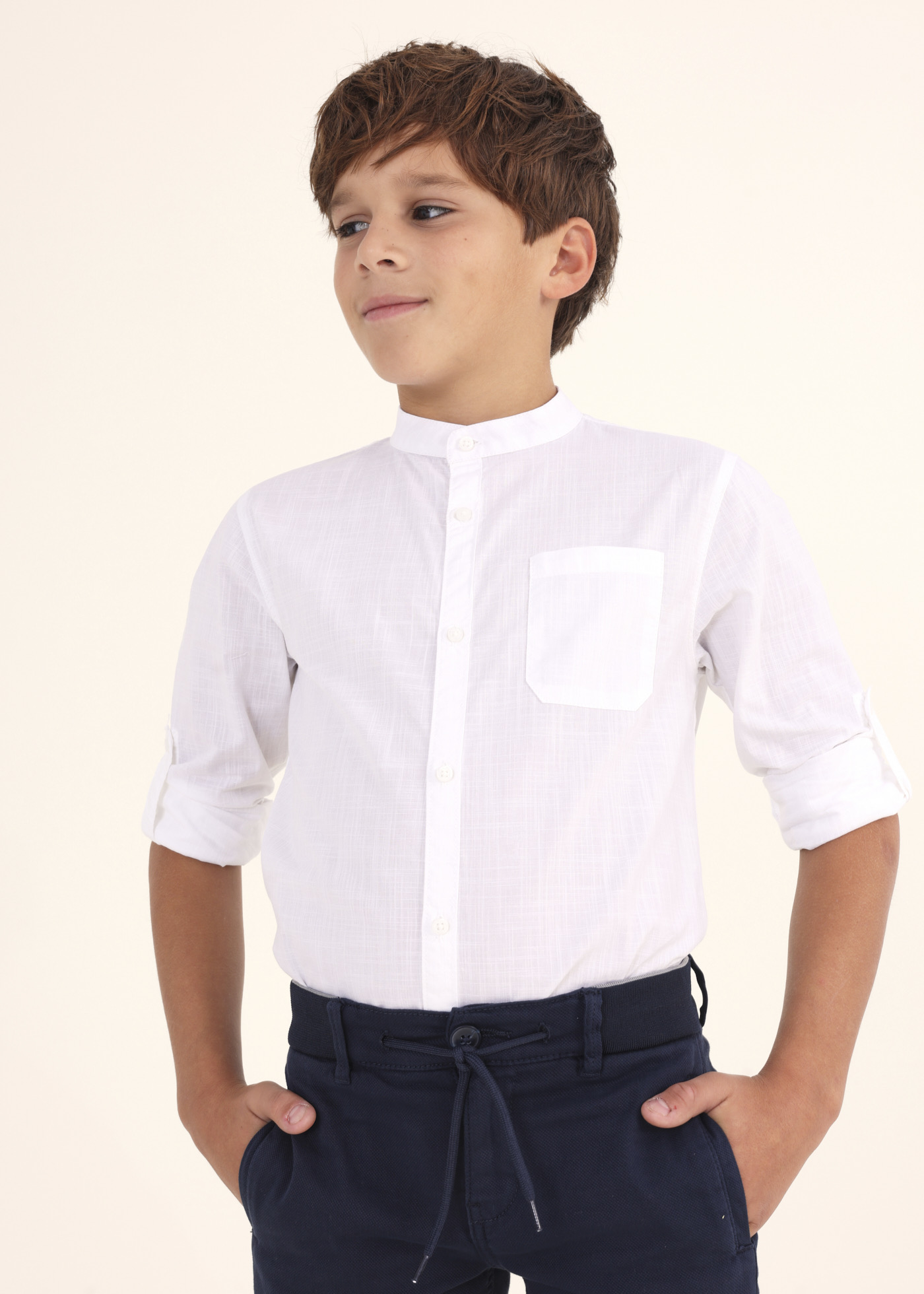 Camisa de algodão sustentável com gola mandarim para meninos