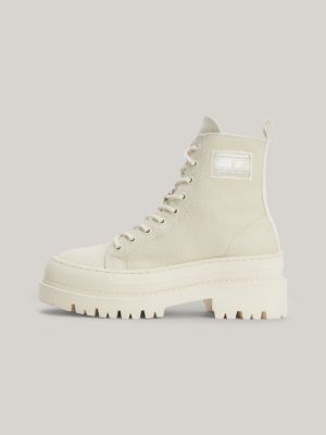 Botas de cano curto de lona com travas grossas