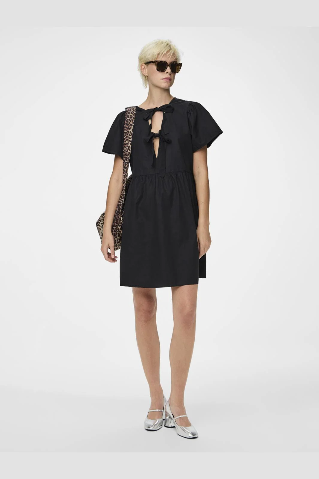 Pieces Pcula Ss O-Neck Reversible Bow Dress 4704157 black