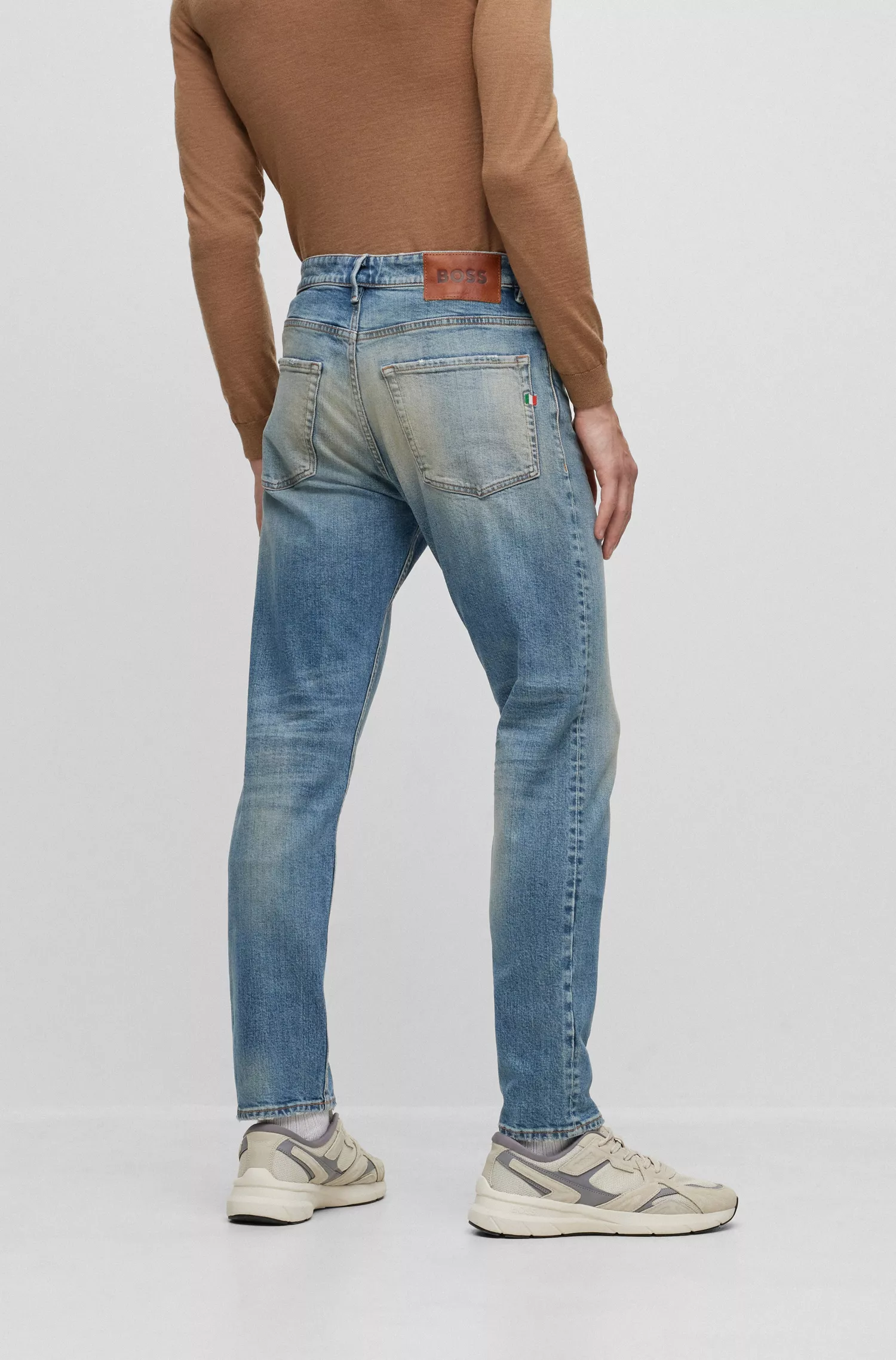 Calça jeans BOSS laranja, corte afunilado, em denim italiano selvedge azul.