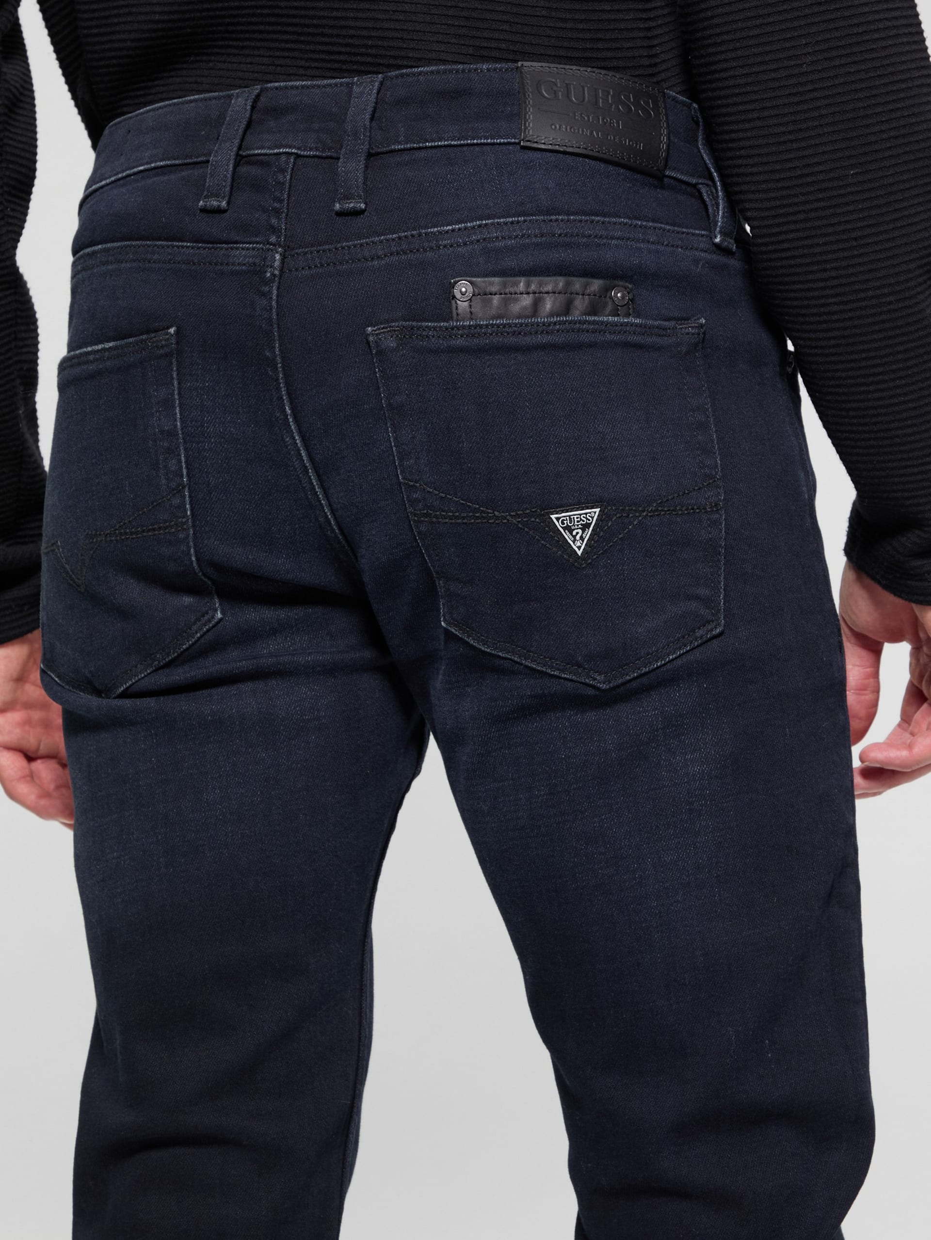Calça jeans Eco Finnley com efeito desgastado e corte afunilado