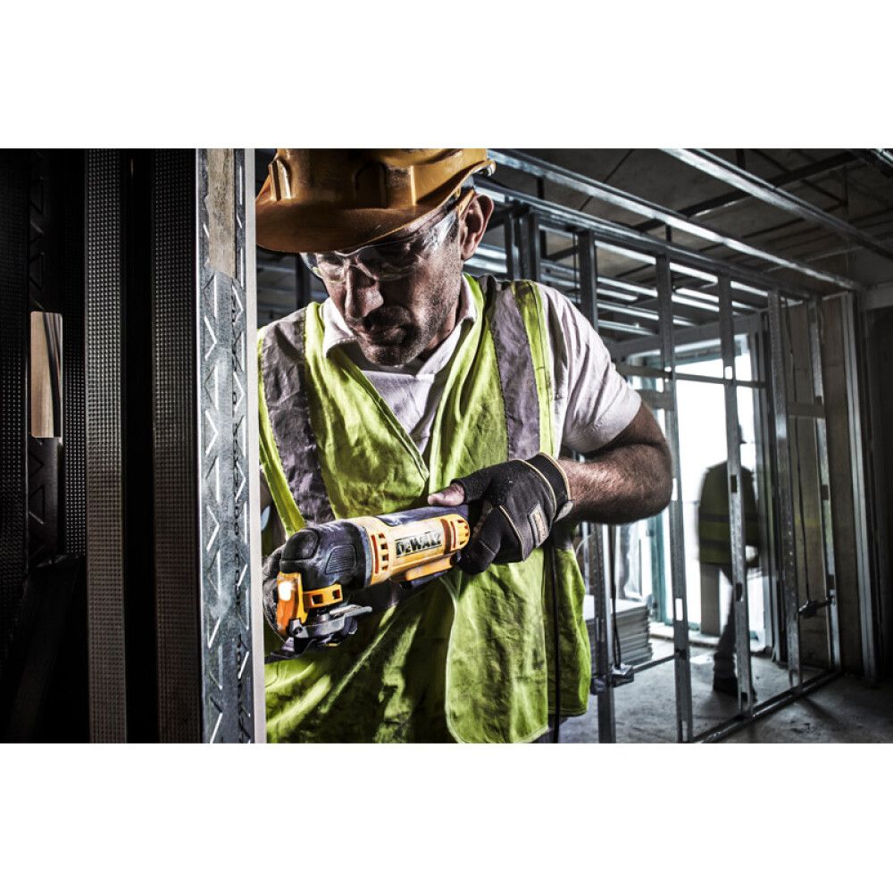 MULTIMASKIN DEWALT DWE315-QS MED TILBEHØR 300W ELDREVET