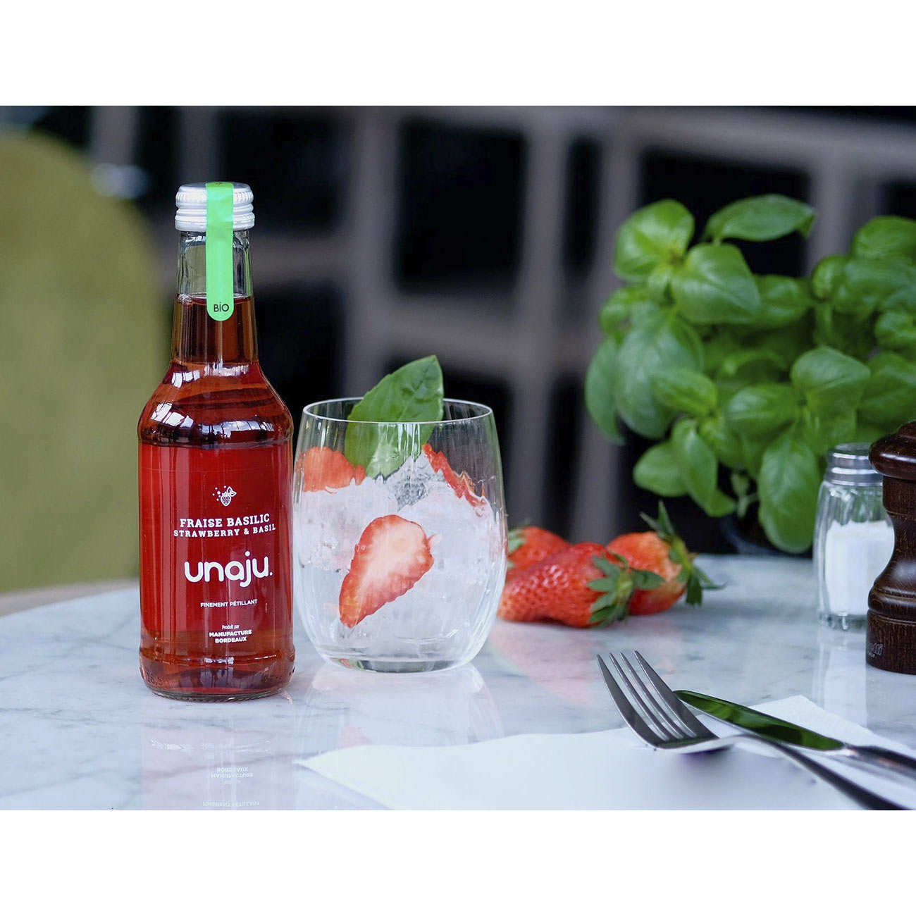 Jus de fruit bio et pétillant - Fraise basilic