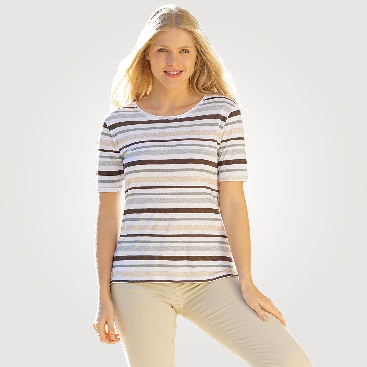 Gestreiftes Rundhals T-Shirt mit kleinen Seitenschlitzen