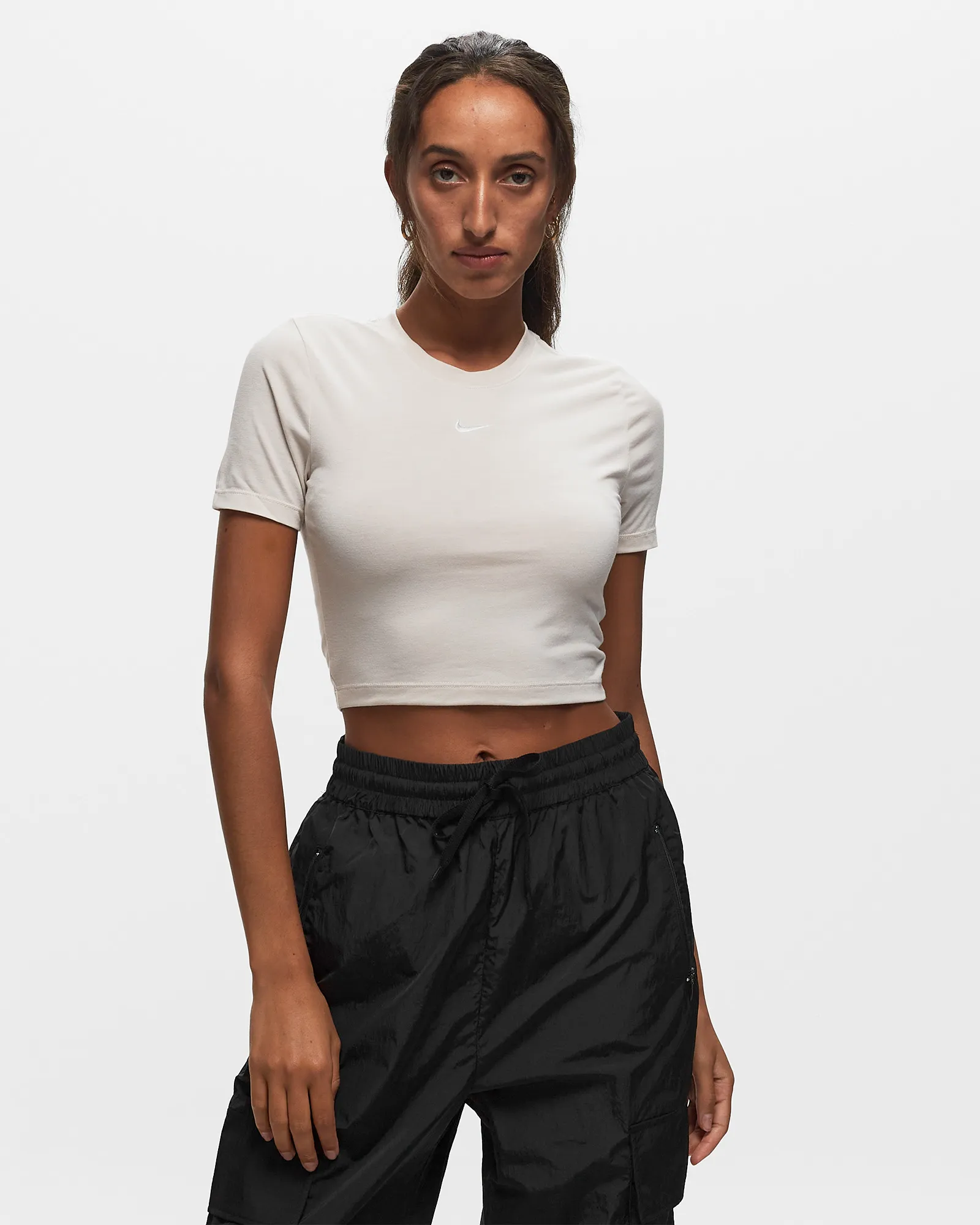Camiseta feminina Nike Sportswear Essential Slim-Fit Cropped