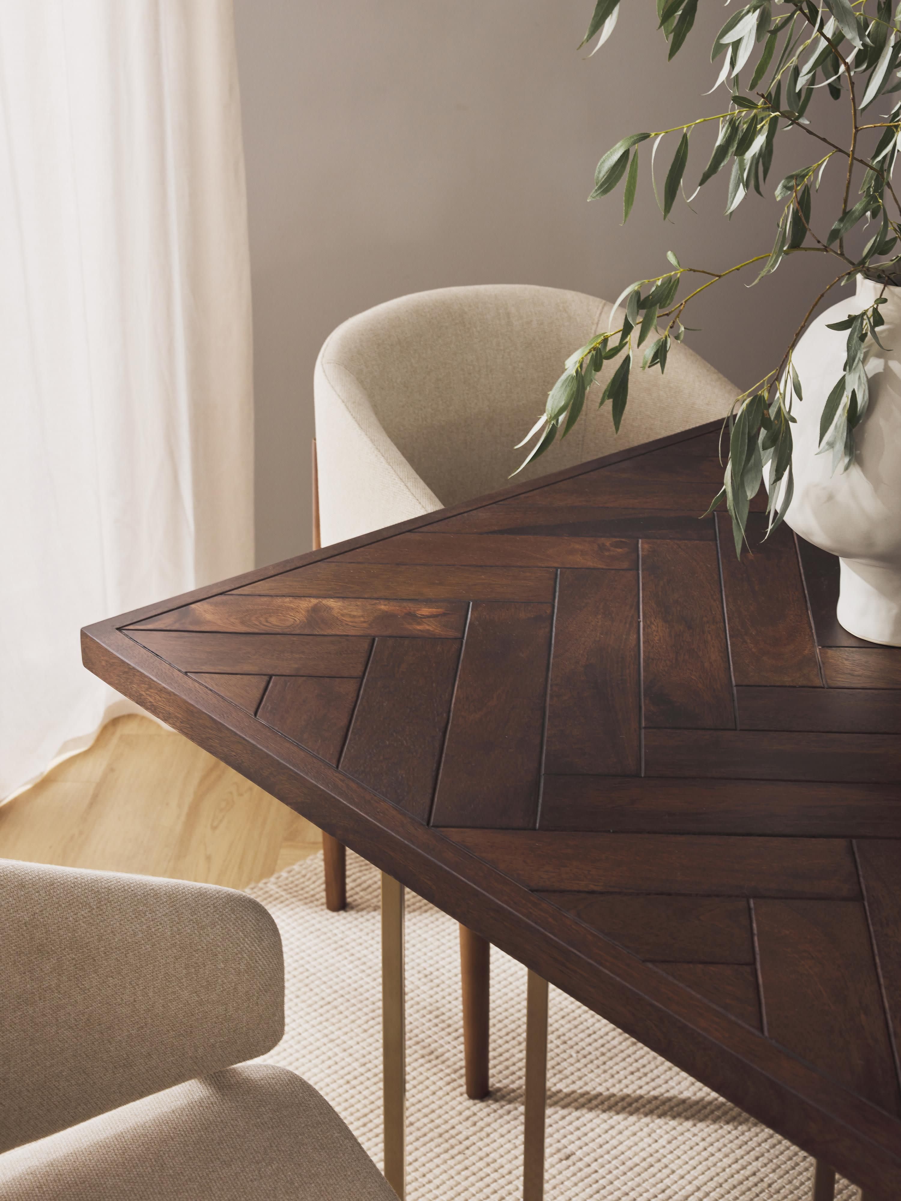 Eettafel Luca van mangohout met visgraat-patroon, in verschillende formaten