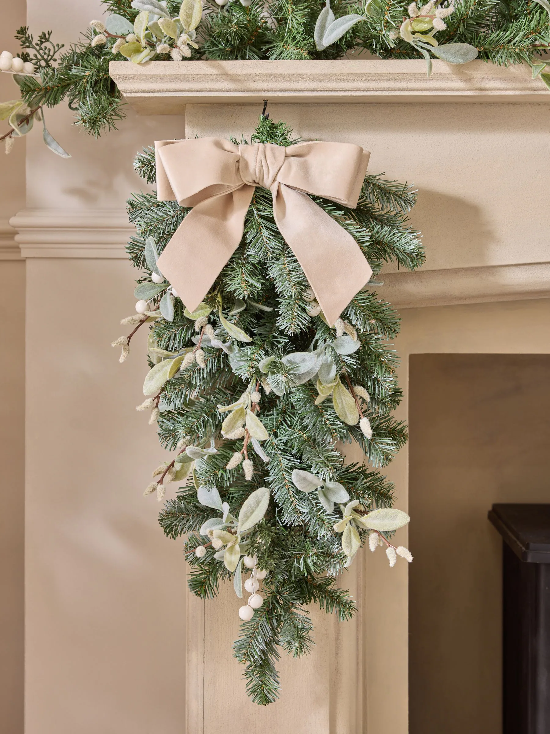 Collection Luxe Frosty Christmas Swag