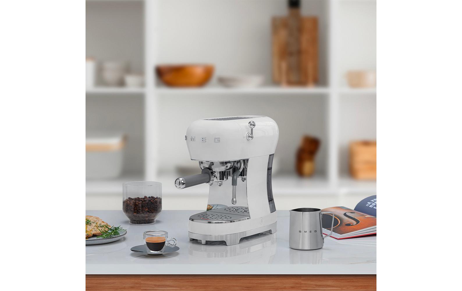 Siebträgermaschine 50's Style ECF02WHEU Weiss<br>Espresso Kaffeemaschine