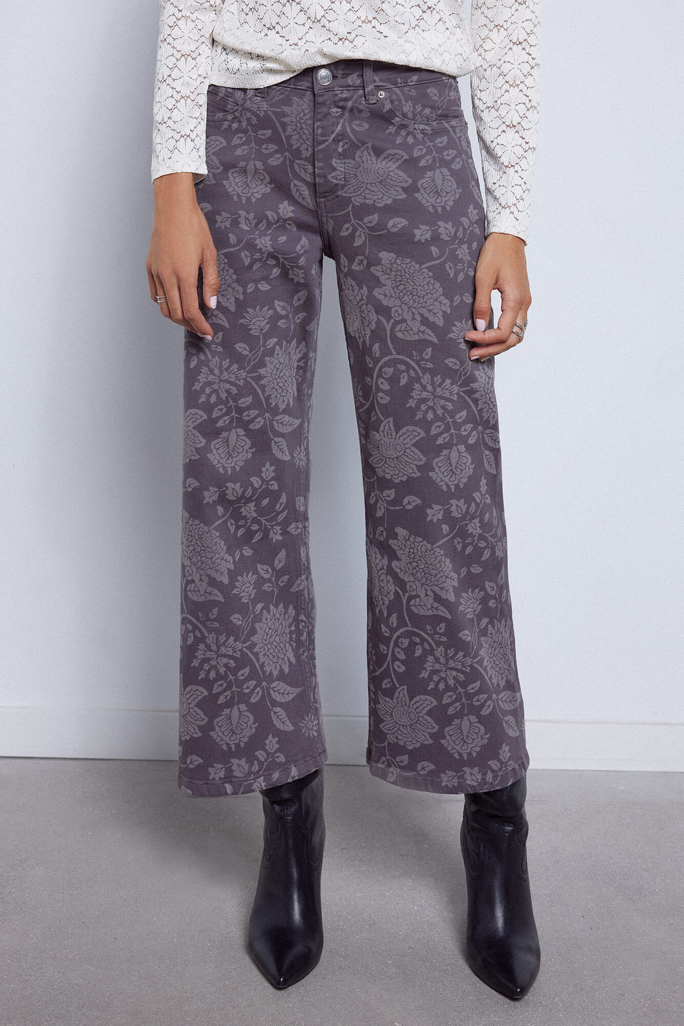 Calças palazzo com modelagem estampada