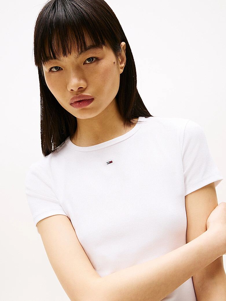 TOMMY JEANS<br>Camiseta com gola redonda e mangas curtas