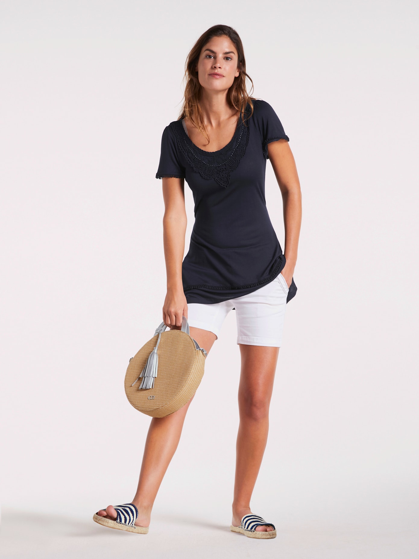 T-shirt long superbes détails en dentelle à l'encolure