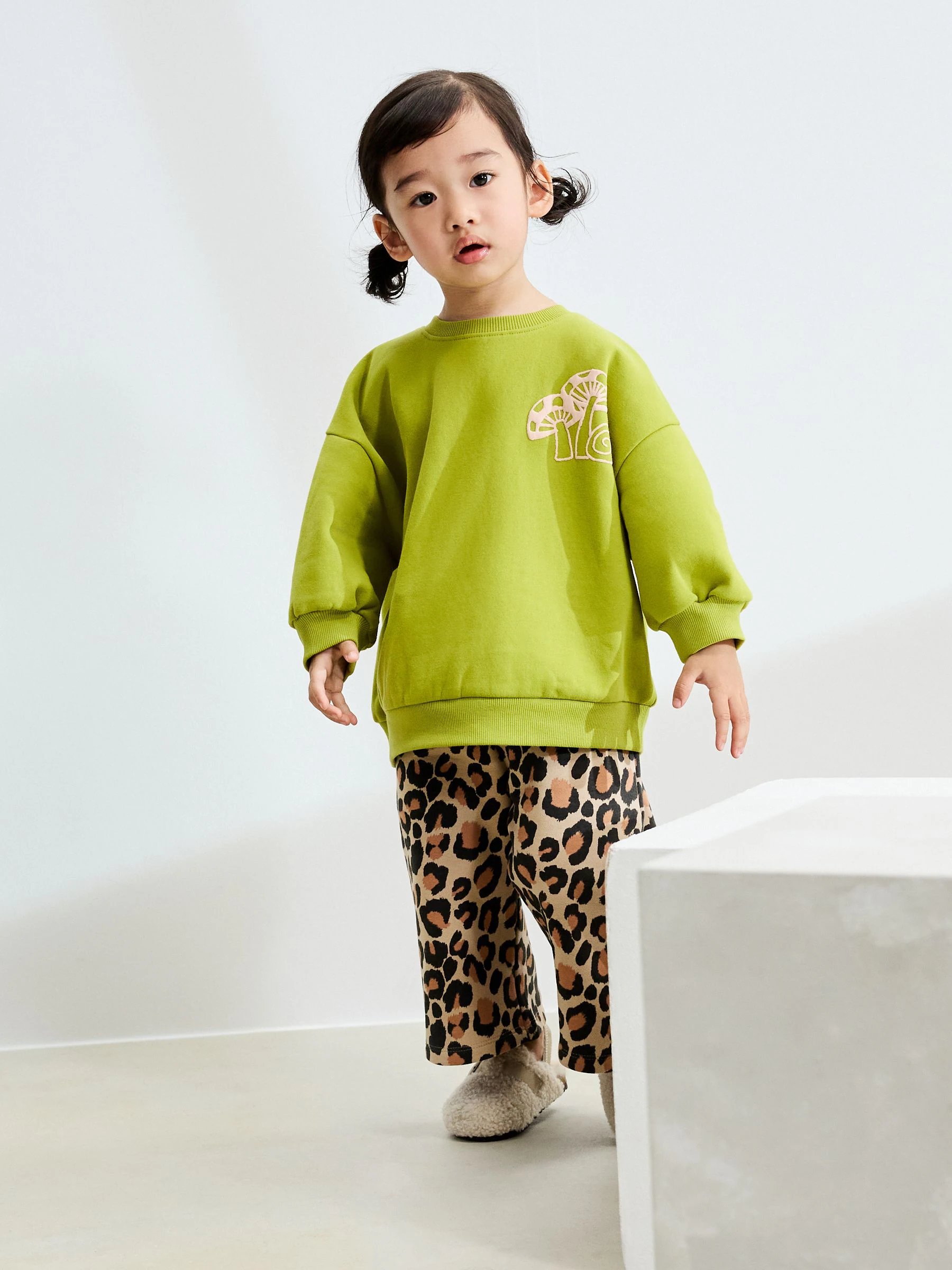 Groen luipaardprint - Set van sweatshirt en broek met wijde pijpen (3mnd -7jr)
