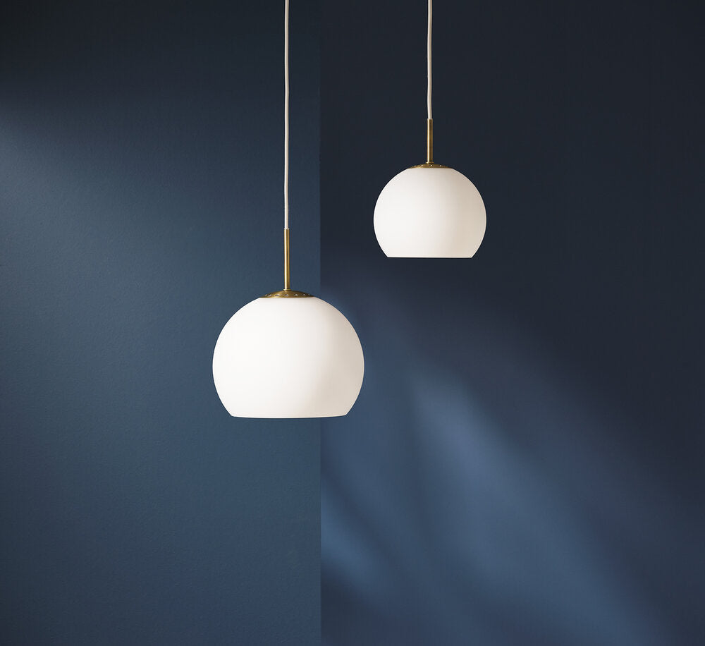 Frandsen  Ball Glass Pendellampe, Opal White - Ø25