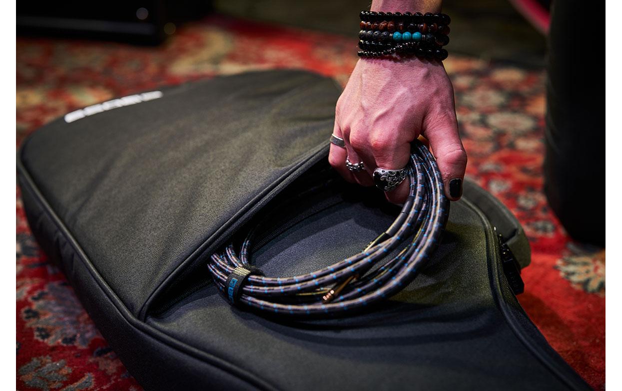 CB-EG01 für E-GitarreSchlanke Gitarrentasche für angenehmes Reisen
