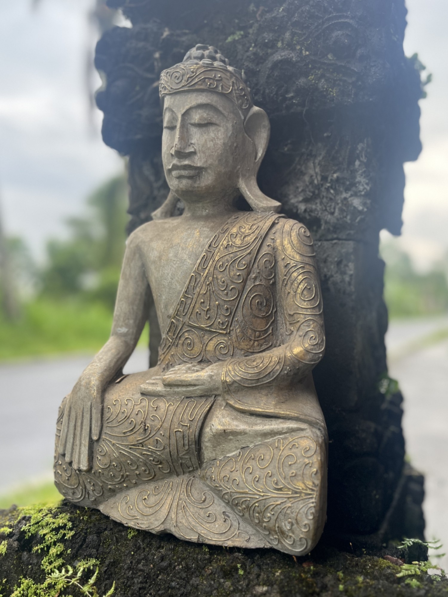 Holzfigur 'Buddha' sitzend aus Albesiaholz, B 25 cm, T 13 cm, H 40 cm von fischer's lagerhaus