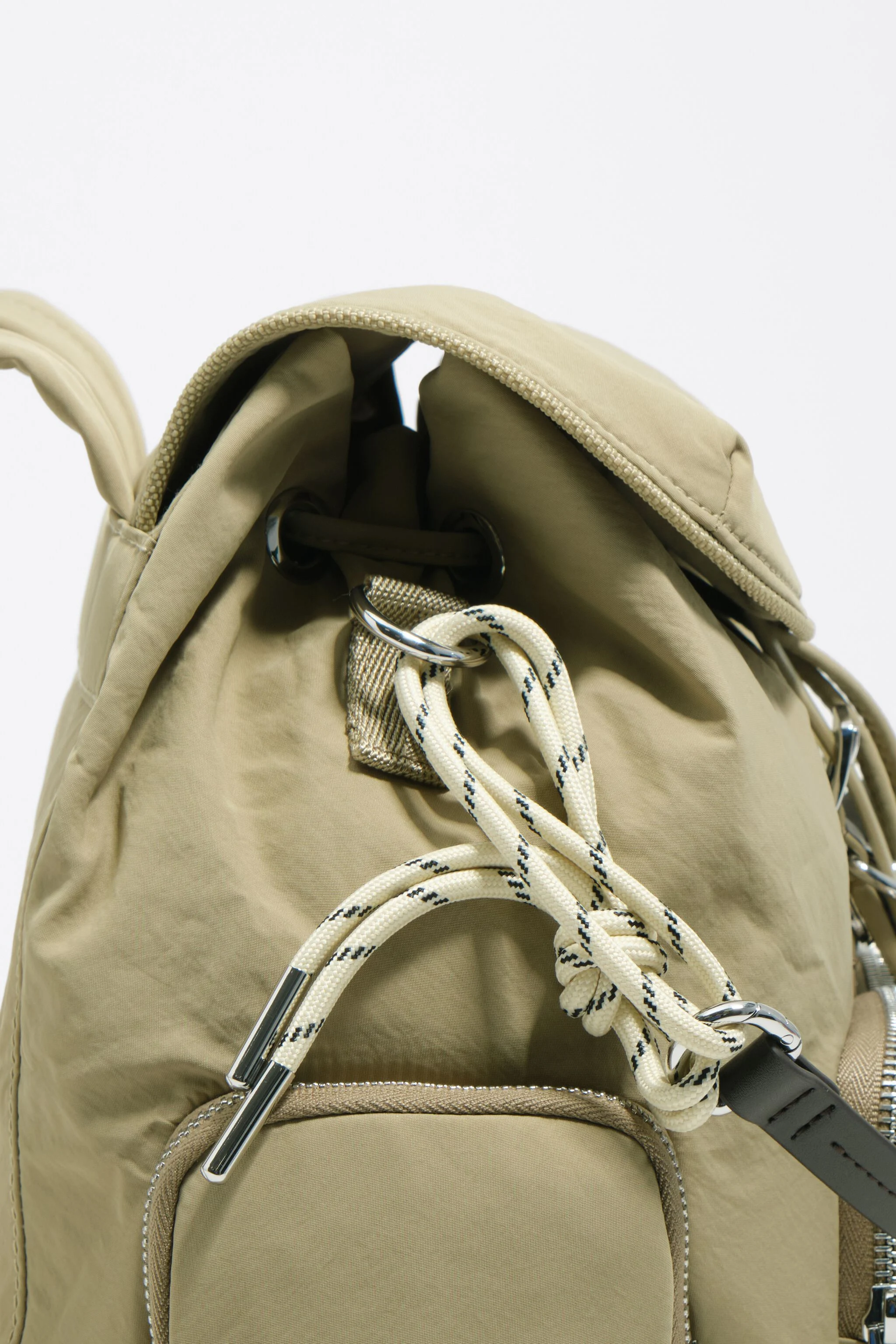 Mochila de bolso em náilon cáqui claro