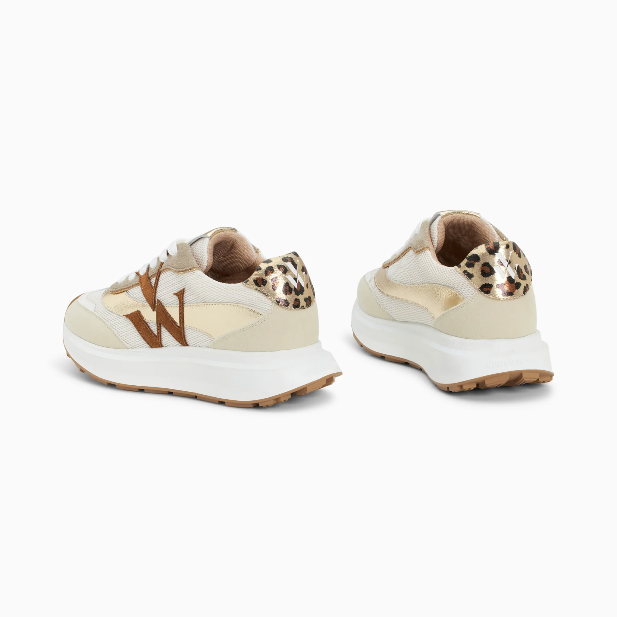 Sneakers-Baskets monogramme Inès camel et or à semelle oversize