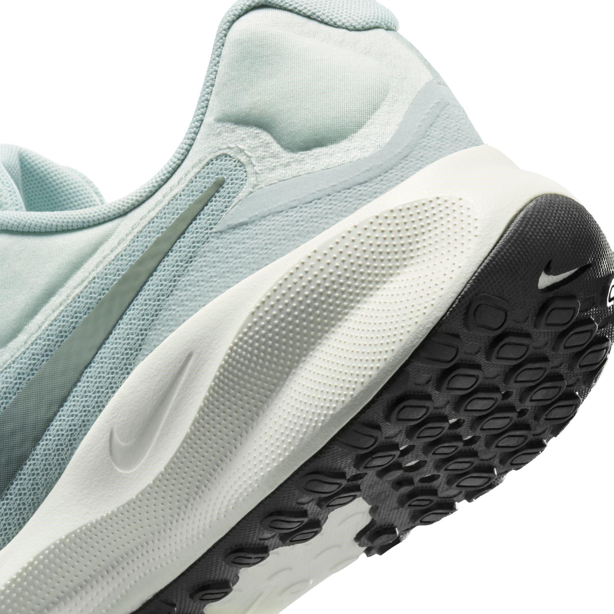 Nike Revolution 7 Mens Road Running Shoes