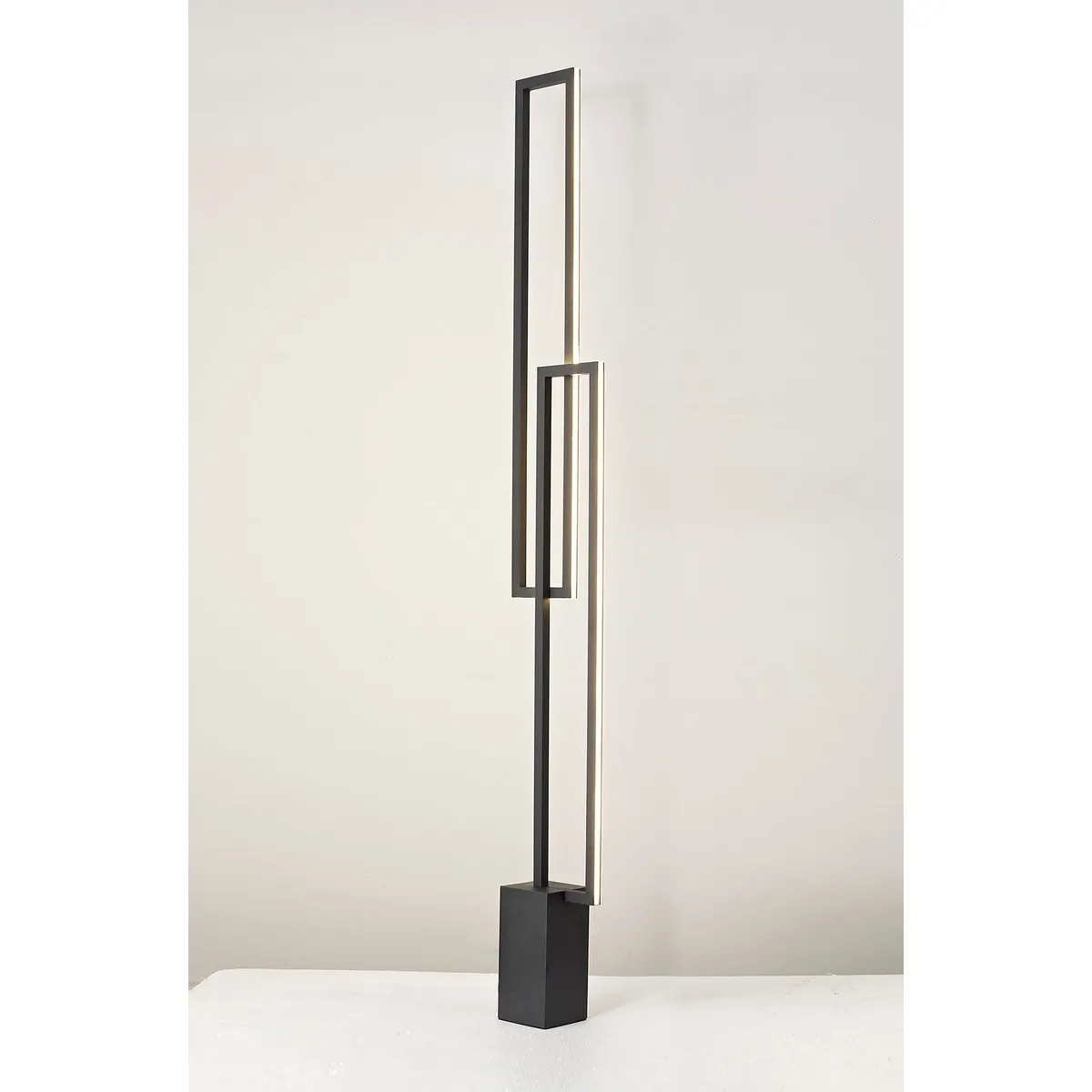 Inspired Lampadaire LED - Noir