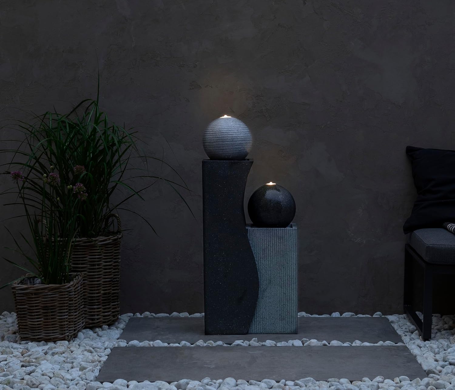 Dehner Gartenbrunnen Ying Yang mit LED Beleuchtung, ca. 94 x 41.5 x 24 cm, Polyresin, grau