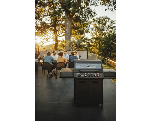 Enders Monroe Pro 4 SIK Turbo Shadow gasbarbecue in grafietgrijs met 4 branders, inclusief dekselthermometer, vetopvangbak, grillrooster, krachtige warmtezone, zijplank en warmhoudrek. Grillrooster: geëmailleerd gietijzer.