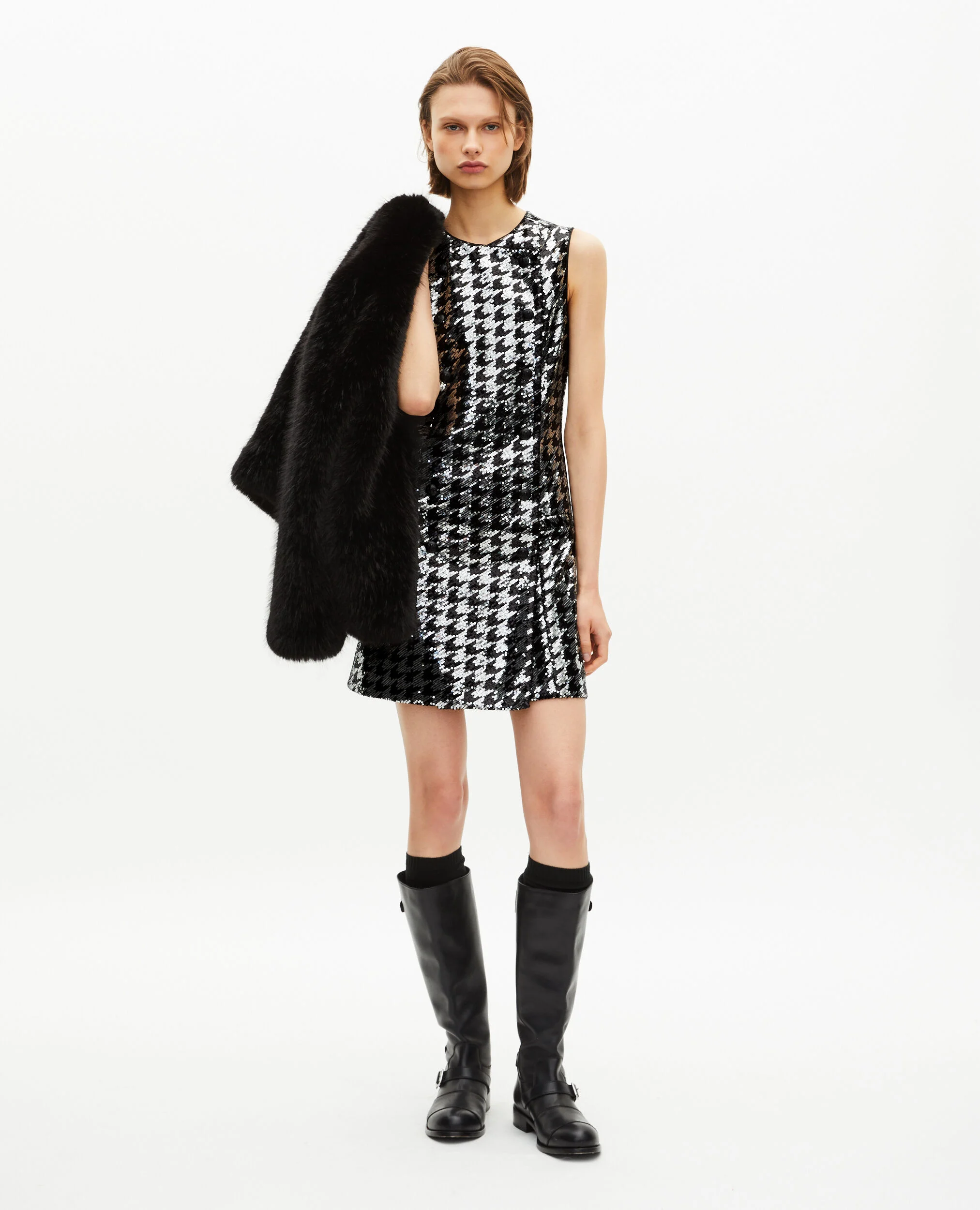 Robe courte en pied de poule à sequins noire