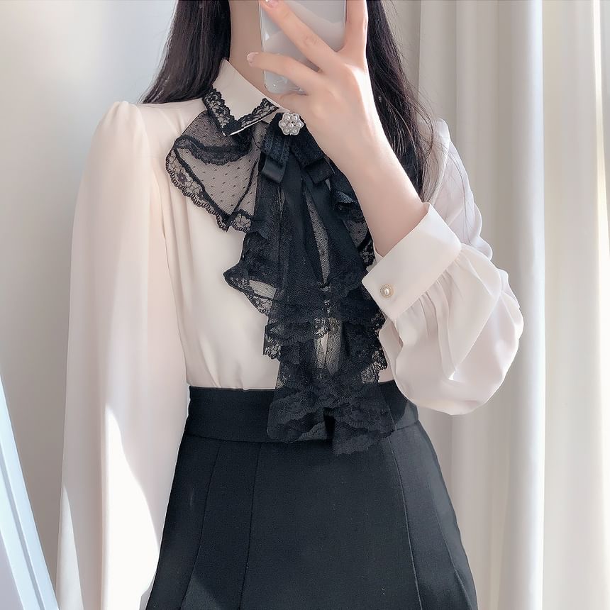 RONIN - Blouse met pofmouwen, kanten rand en strik