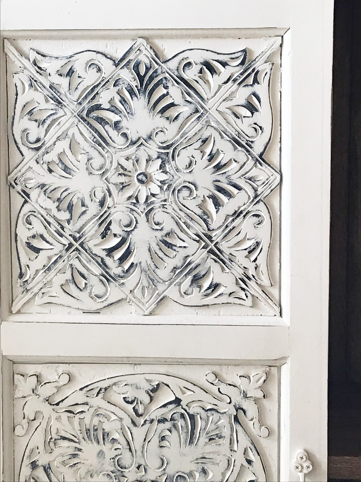 Schrank 'Rajola' mit 2 Türen, antik-weiß, H 167 cm, B 96 cm, T 40 cm von fischer's lagerhaus