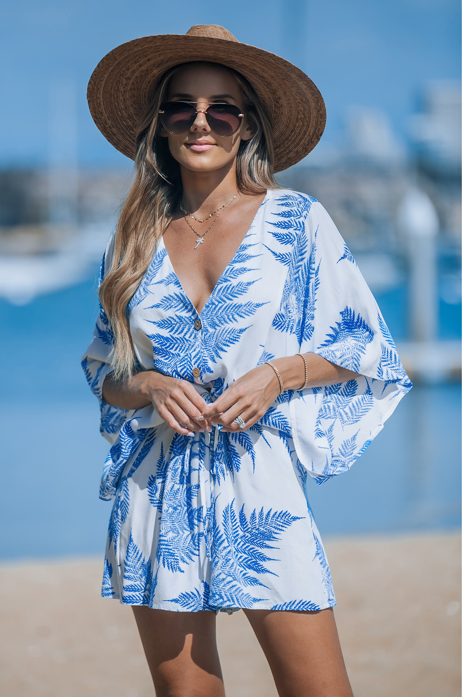 Combishort à boutons et feuilles tropicales bleu et blanc