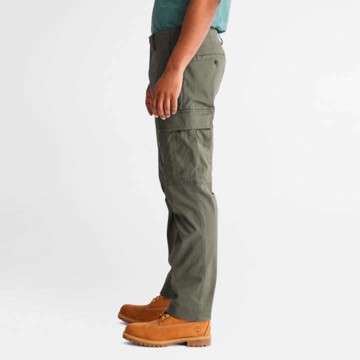 Calças cargo Core para homem na cor verde.