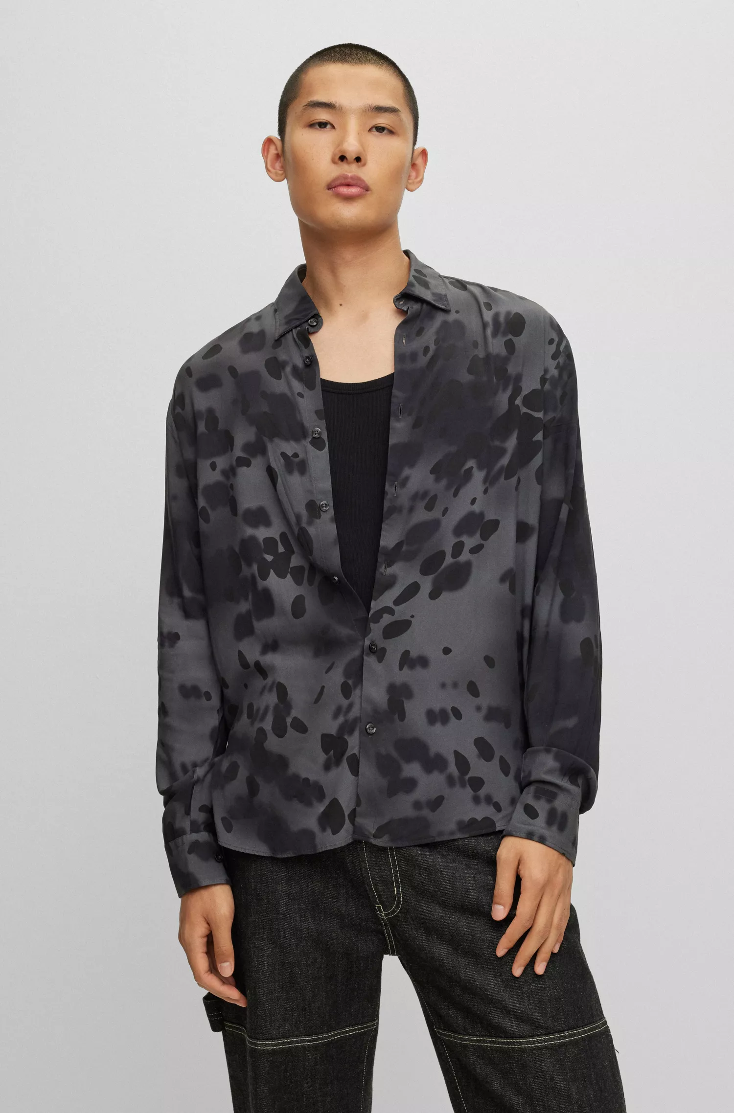 Camisa HUGO vermelha de corte slim em lona com estampa da estação.