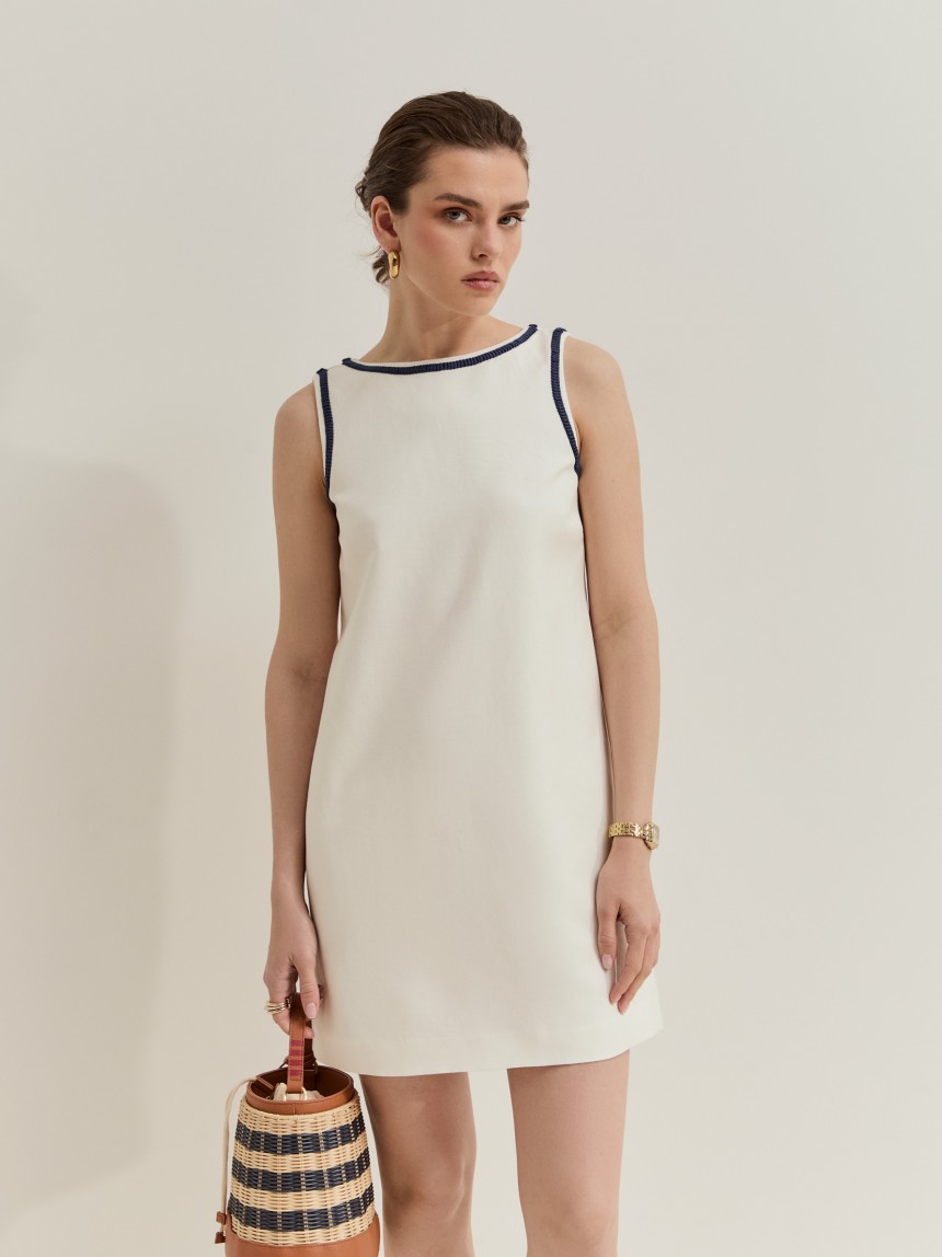 Vestido curto de manga cava