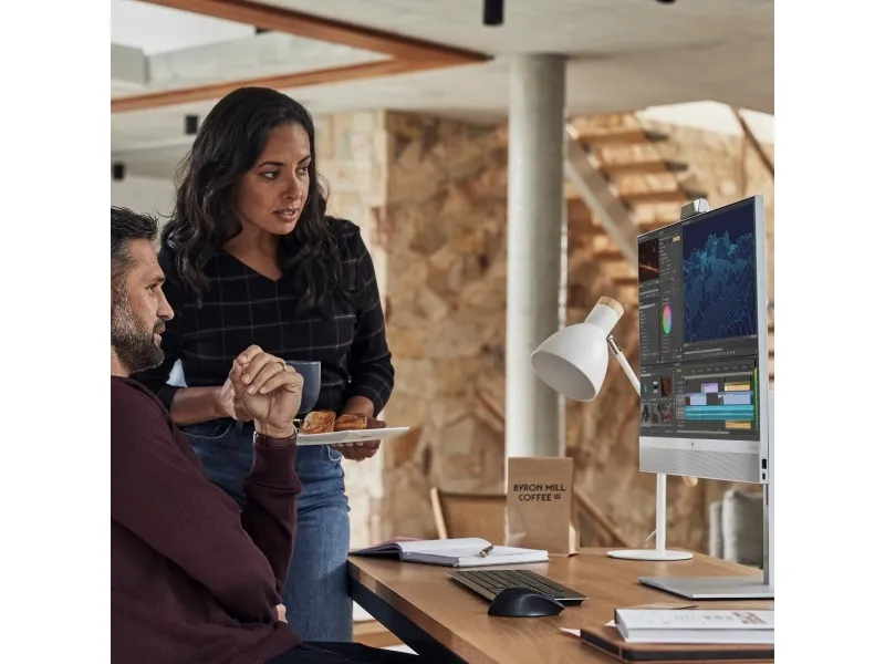 HP EliteOne 870 G9 - Alt-i-én Core i7 i7-14700 / op til 5.4 GHz - vPro Enterprise - RAM 32 GB - SSD 512 GB - NVMe - UHD Graphics 770 - Gigabit Ethernet, IEEE 802.11ax (Wi-Fi 6E), Bluetooth 5.3 - Win 11 Pro - skærm: LED 27